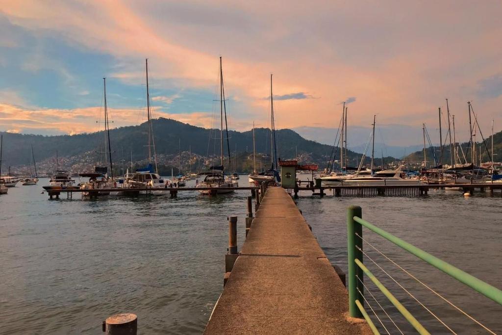  Casa com vista para o mar em condomínio em Angra
