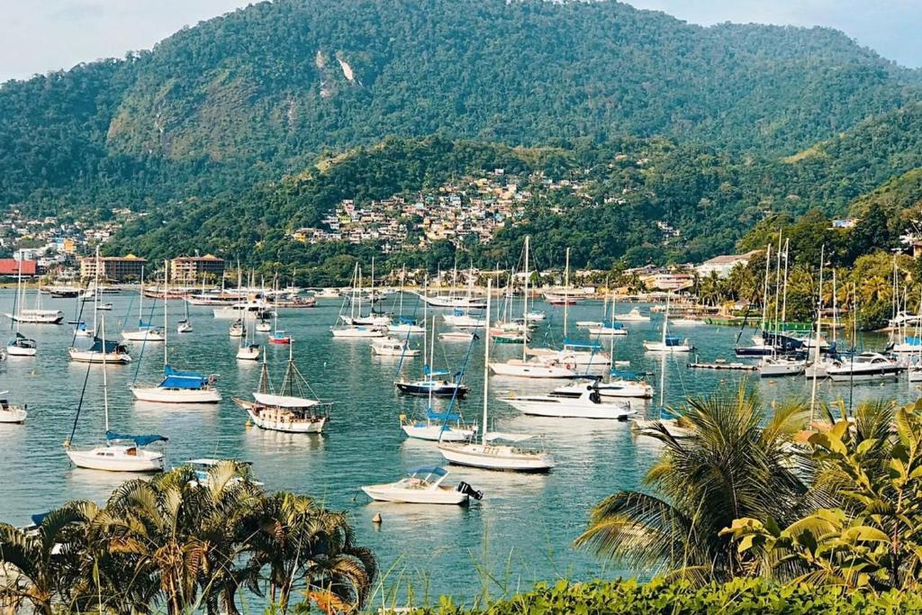  Casa com vista para o mar em condomínio em Angra