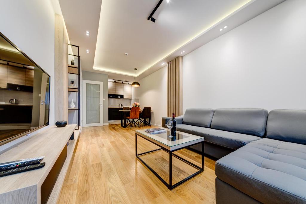 Apart Compliment - 3