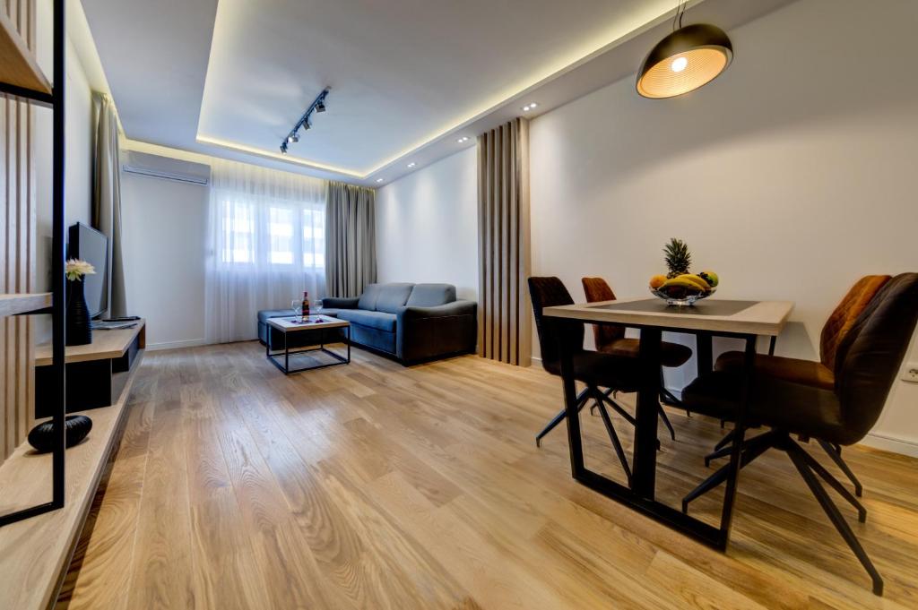 Apart Compliment - 14