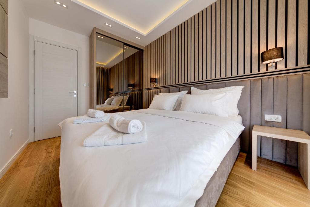 Apart Compliment - 7