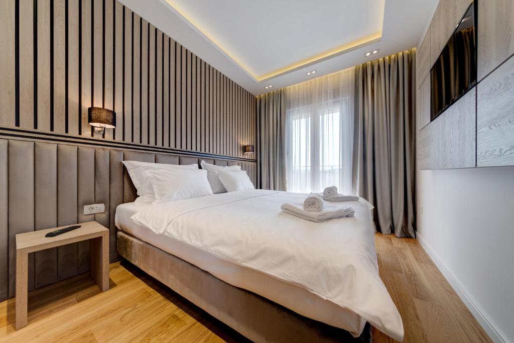 Apart Compliment - 8