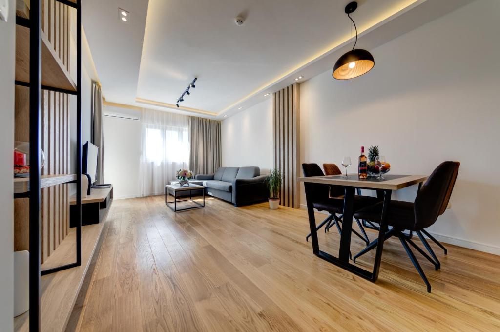 Apart Compliment - 10