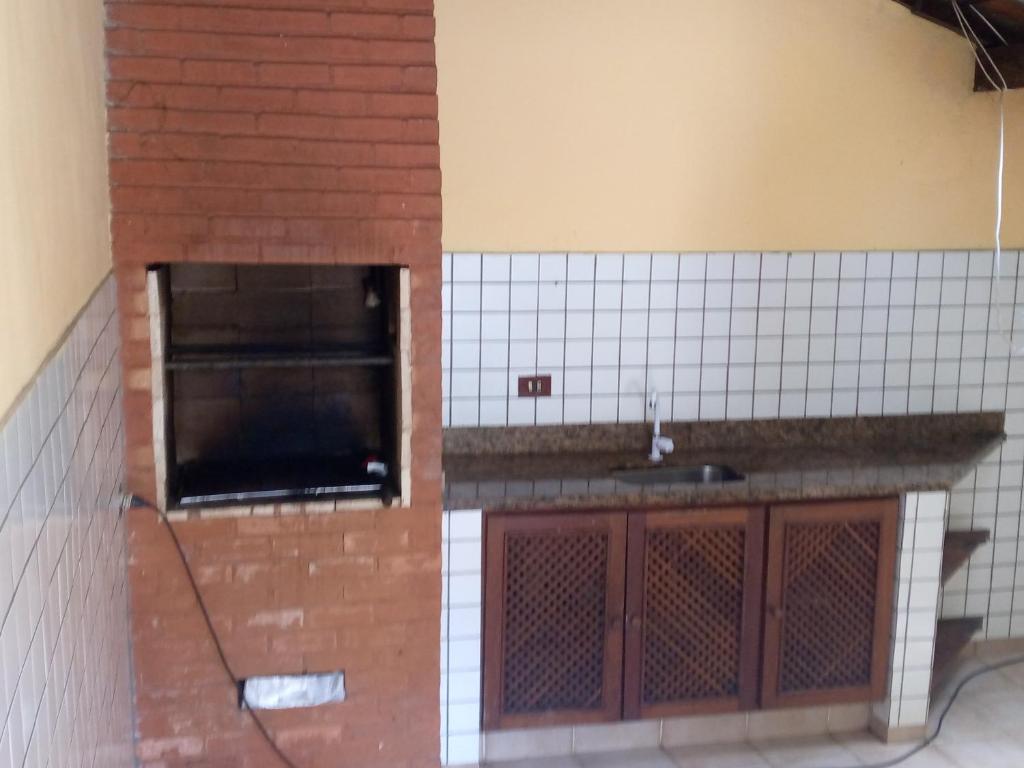  CASA AMPLA E AREJADA.EXCELENTE LOCALIZAÇÃO! ACEITA PETS