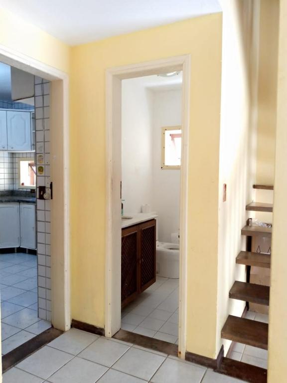  CASA AMPLA E AREJADA.EXCELENTE LOCALIZAÇÃO! ACEITA PETS