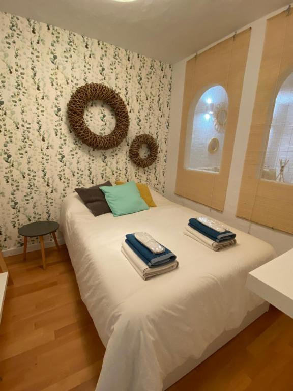 A bed or beds in a room at Mimövida del Mar - Faro de Sardina - Adults only