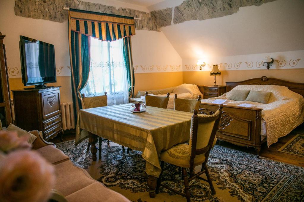 Postel nebo postele na pokoji v ubytování Cantervilla Castle