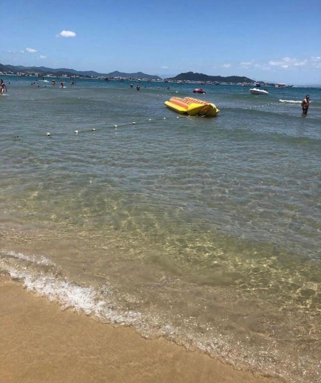  Apartamento há 30 metros da praia Santa Catarina