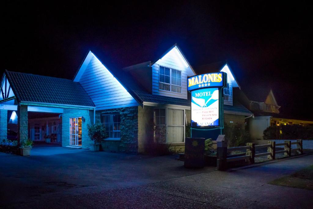 Malones Spa Motel - Resim 15