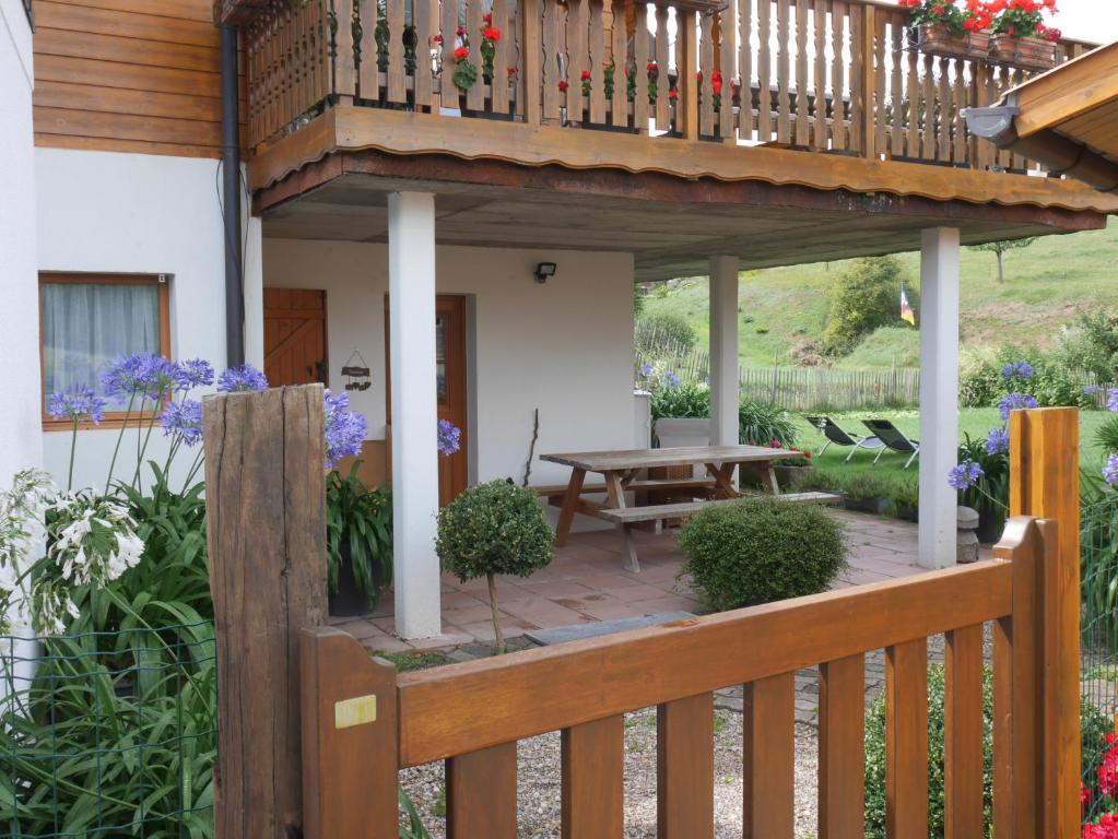 Zahrada ubytování gite au coin du feu à 25mn de Colmar au calme avec jardin clos