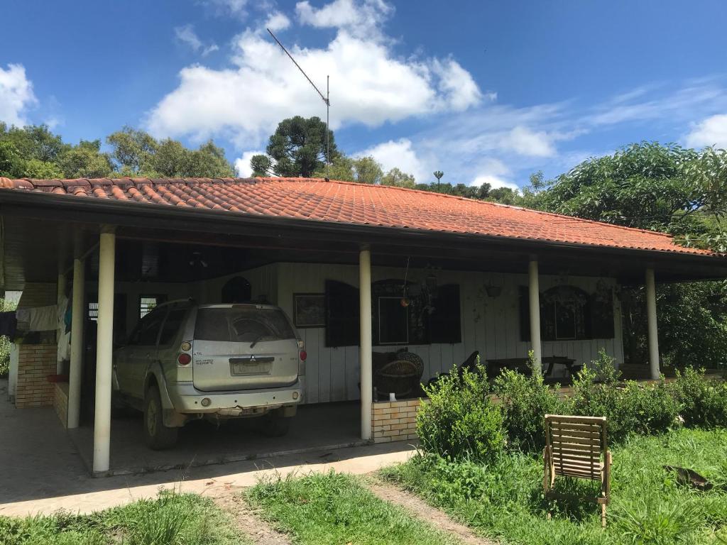 El edificio en el que está la casa vacacional