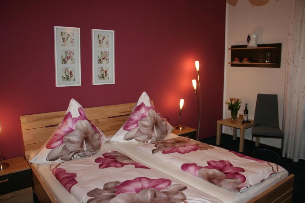 Säng eller sängar i ett rum på Gästehaus Albers