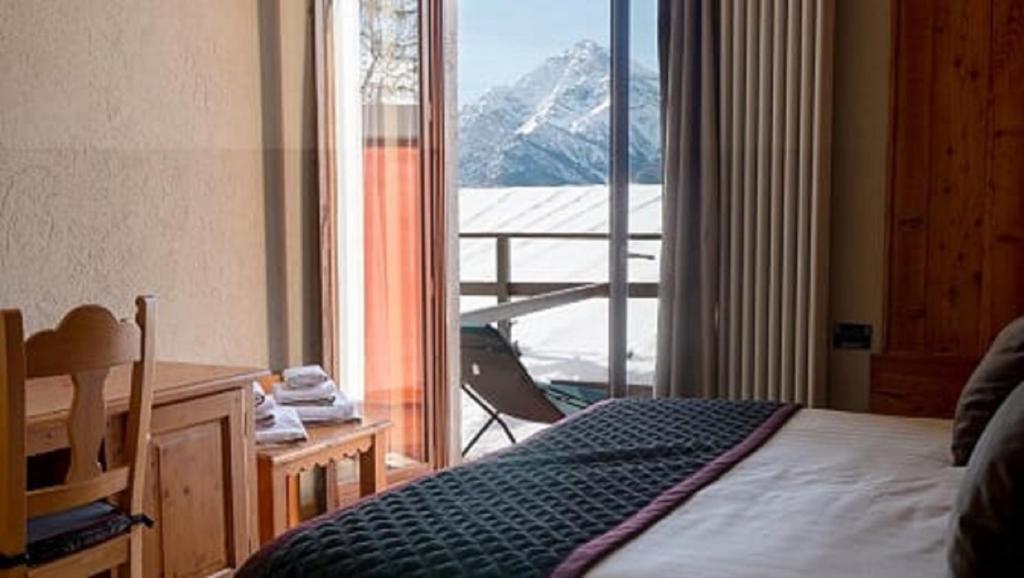 Nespecifikovaný výhled na hory nebo výhled na hory při pohledu z hotelu