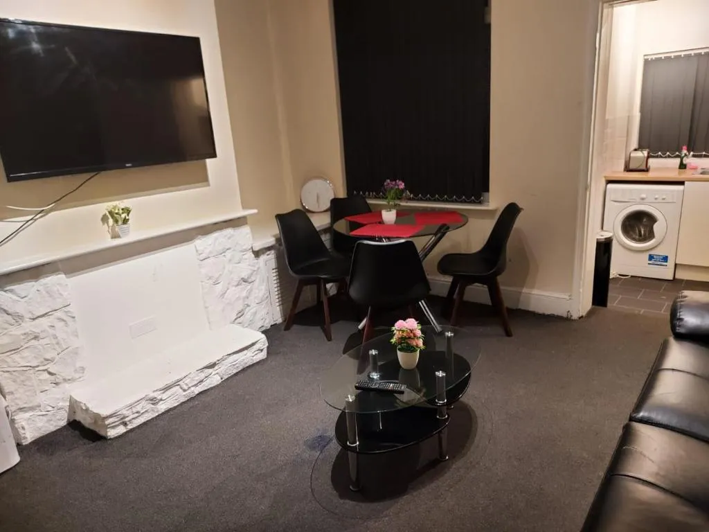 MANCHESTER BRIGHT AND SPACIOUS DOUBLE ROOM-1, Manchester (CT), United Kingdom