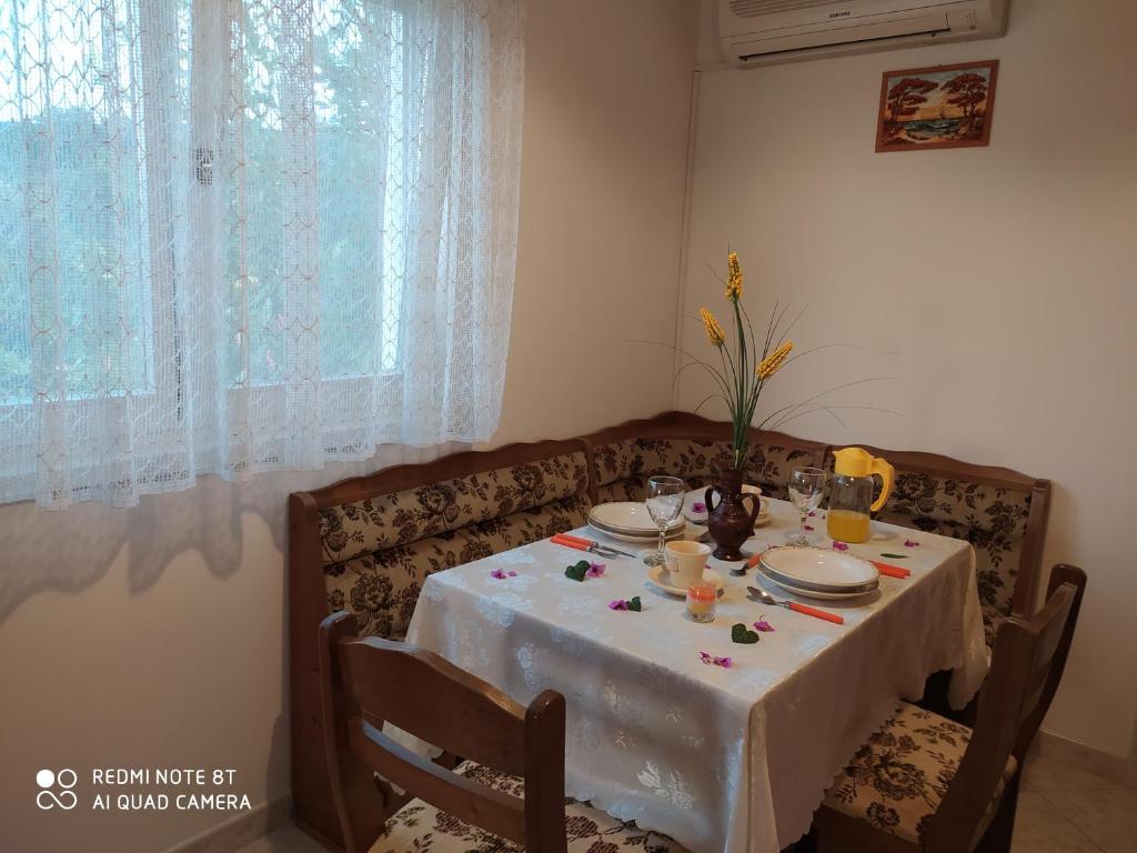Nápoje v ubytovaní Romantic Apartment With Sea View Vinisce, Dalmatia