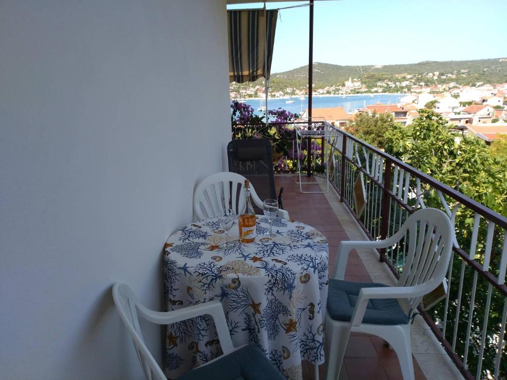 Balkón alebo terasa v ubytovaní Romantic Apartment With Sea View Vinisce, Dalmatia