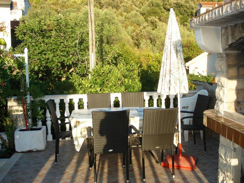 Balkón alebo terasa v ubytovaní Romantic Apartment With Sea View Vinisce, Dalmatia