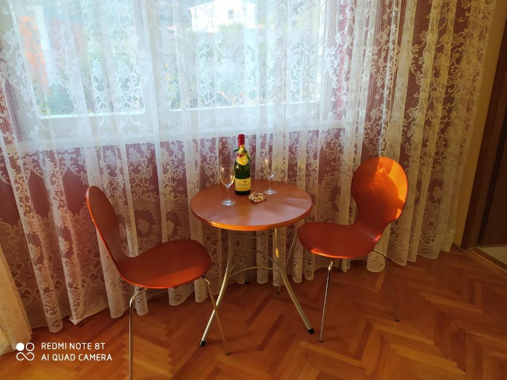 Posedenie v ubytovaní Romantic Apartment With Sea View Vinisce, Dalmatia