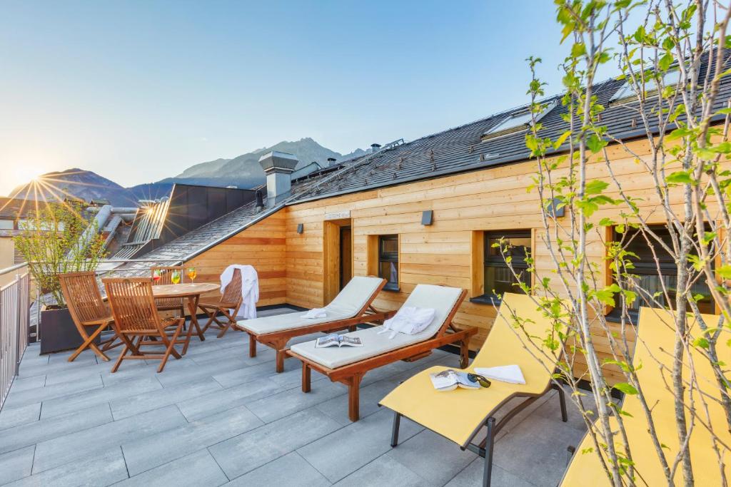 Nespecifikovaný výhled na hory nebo výhled na hory při pohledu z hotelu