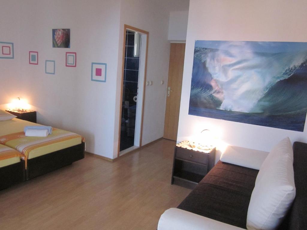 Łóżko lub łóżka w pokoju w obiekcie Apartments Kresic