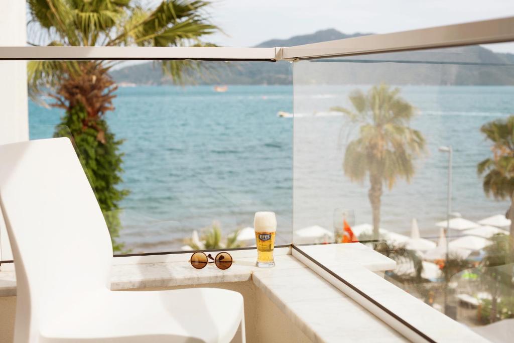The Beachfront Hotel Adult Only 16 Plus - 带有海景的双室