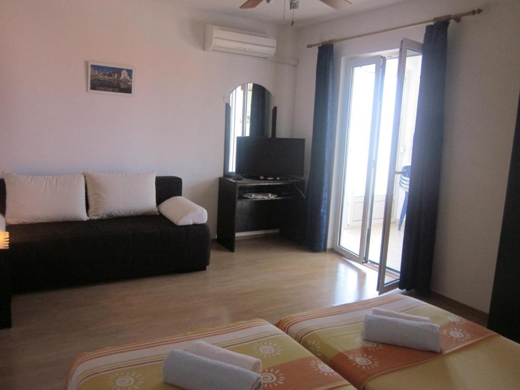 Łóżko lub łóżka w pokoju w obiekcie Apartments Kresic