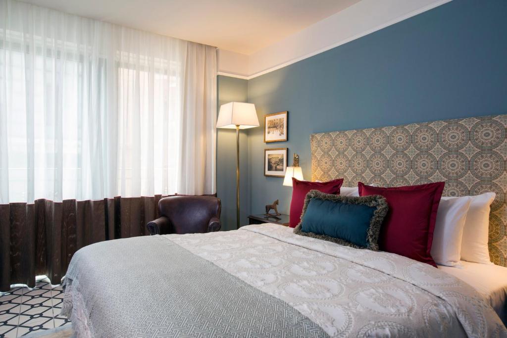 Postel nebo postele na pokoji v ubytování Arthur Hotel - an Atlas Boutique Hotel