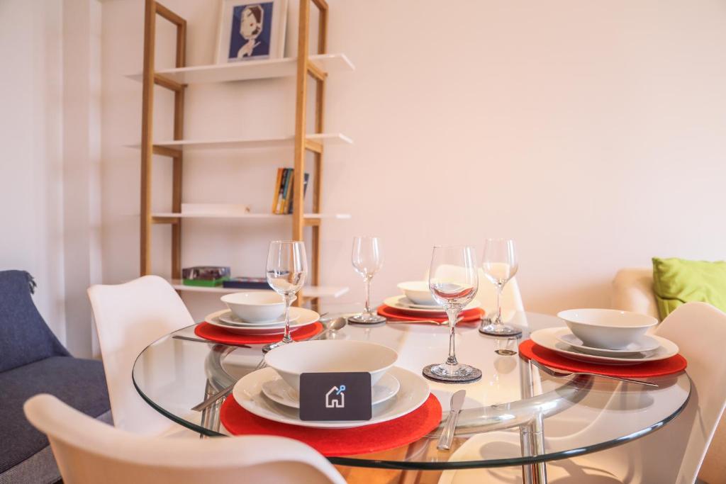 Bright and Modern Limehouse Apartment