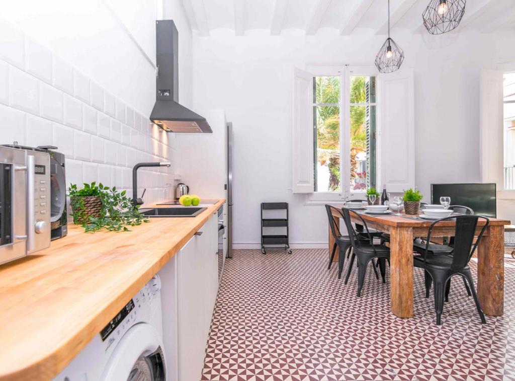 A kitchen or kitchenette at 1840 Apartments Sitges by Suma Hotels