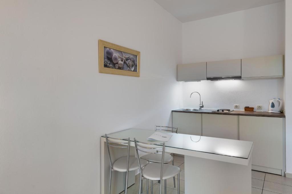 Lithos by Spyros & Flora - 14