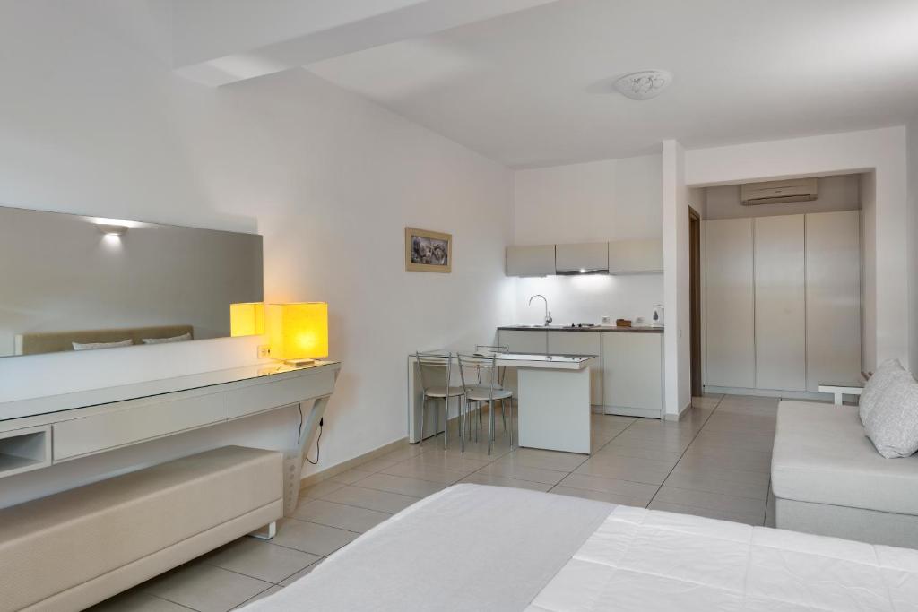 Lithos by Spyros & Flora - 15