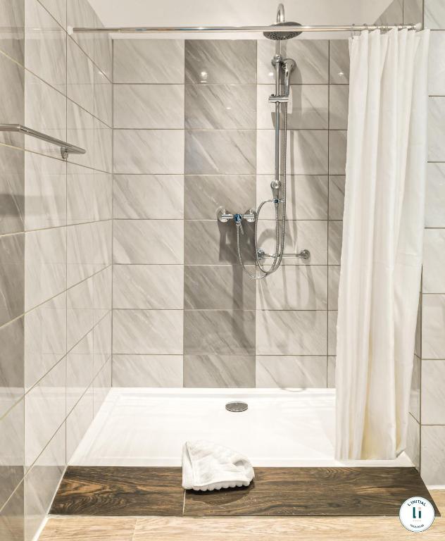 L'Initial - Resim 34