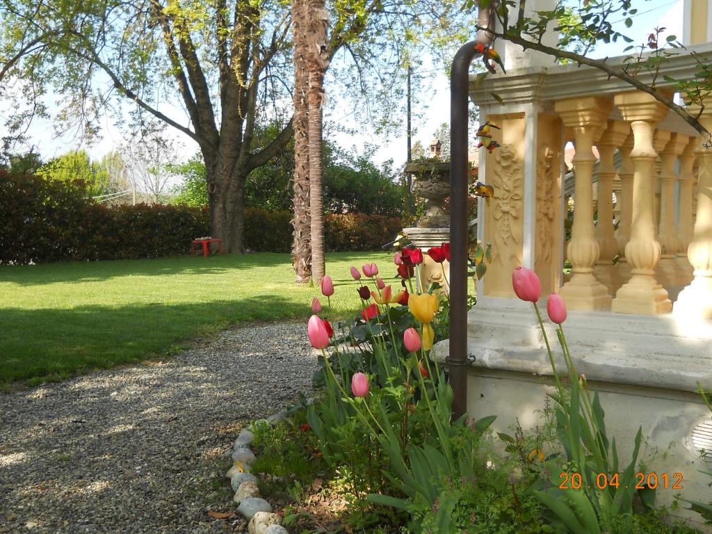 Vonkajšia záhrada v ubytovaní Villa D'Azeglio