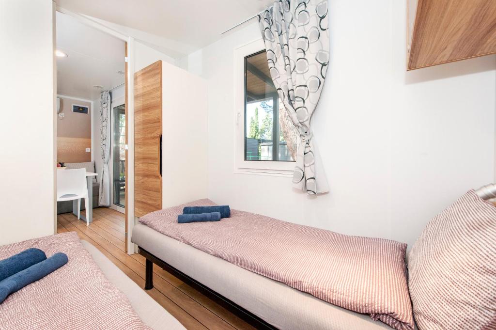 Posteľ alebo postele v izbe v ubytovaní FantaSea Mobile Home Porton Biondi