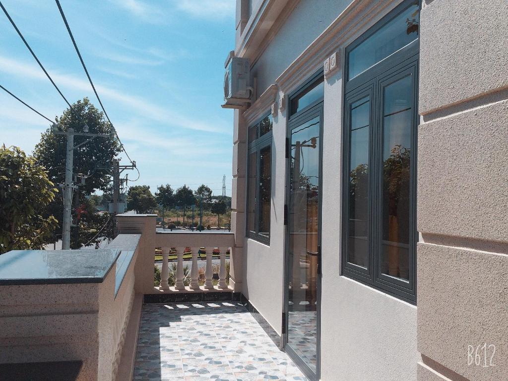 Motel Quốc Việt - Sala Familiar Con Balcón