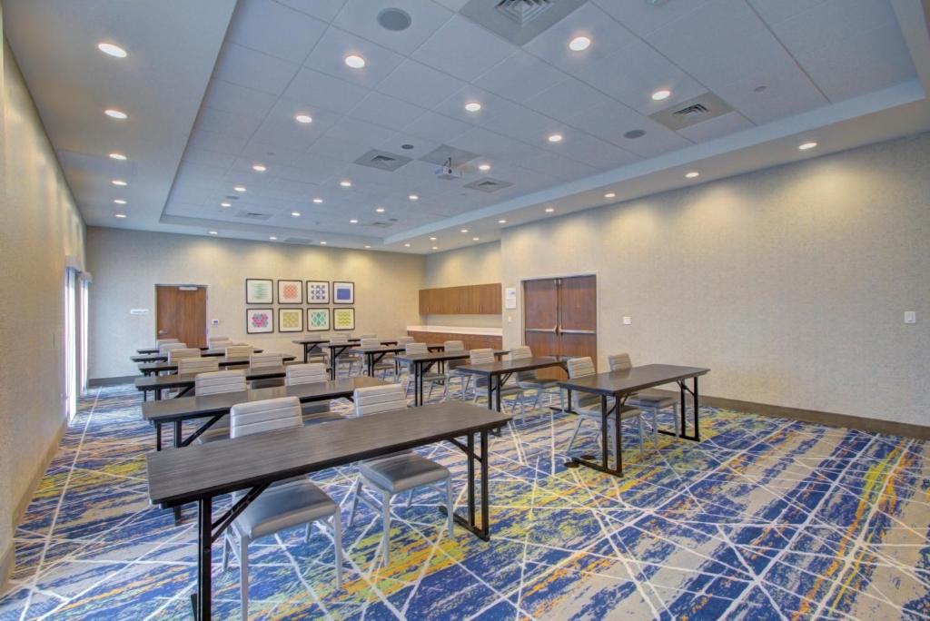 Holiday Inn Express & Suites Charlotte Southwest by IHG photo