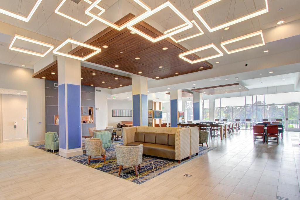 Holiday Inn Express & Suites Charlotte Southwest by IHG photo