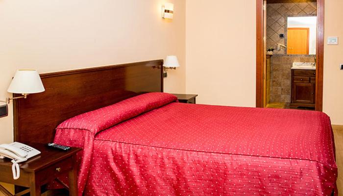 Кровать или кровати в номере Hotel Rural El Jardin