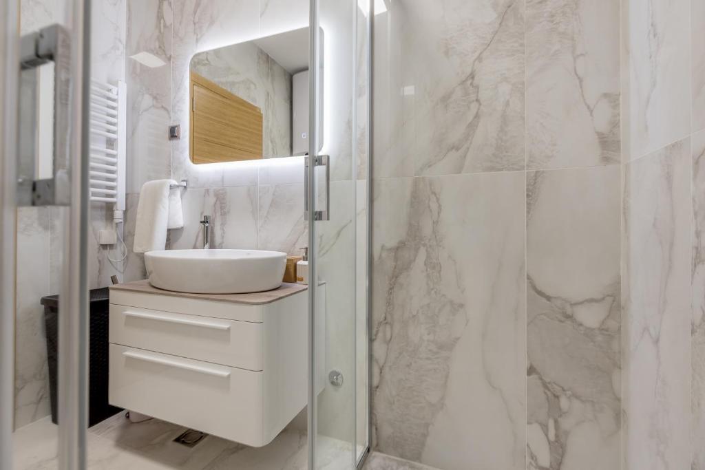 Athos Square Apartments - Two-Bedroom Apartment
