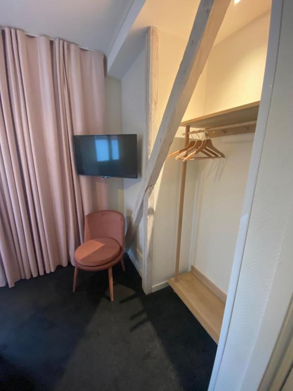 TV a/nebo společenská místnost v ubytování Hotell Värend