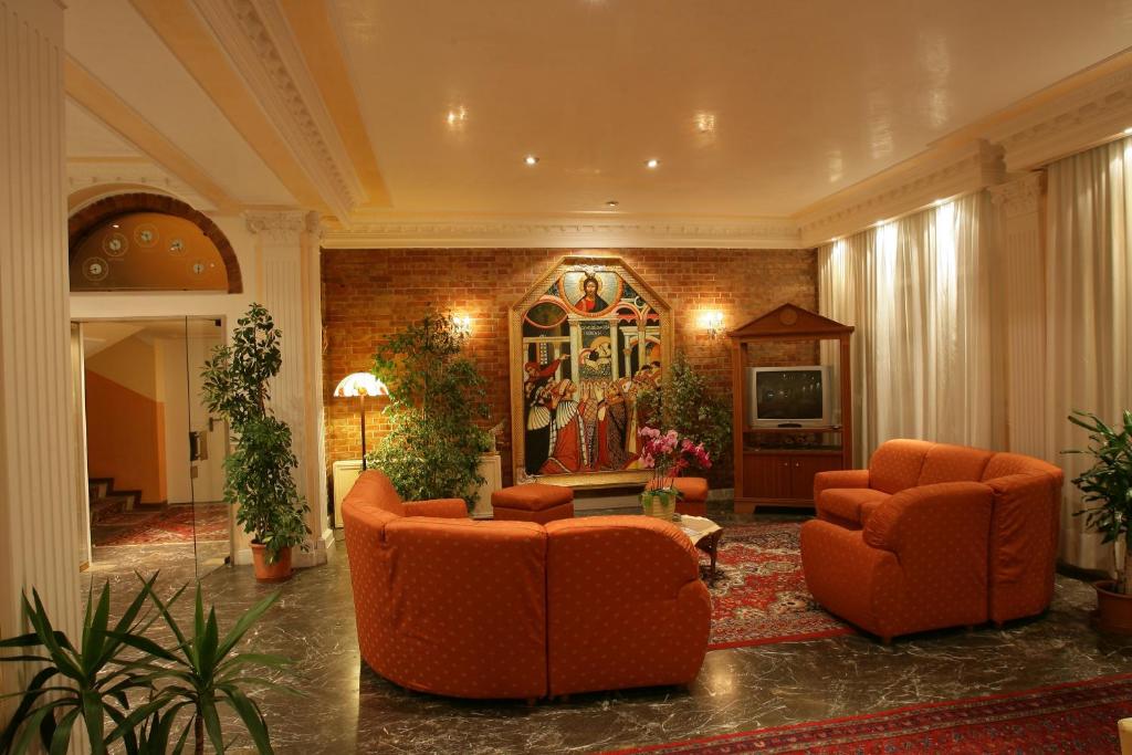 A seating area at Hotel Smeraldo