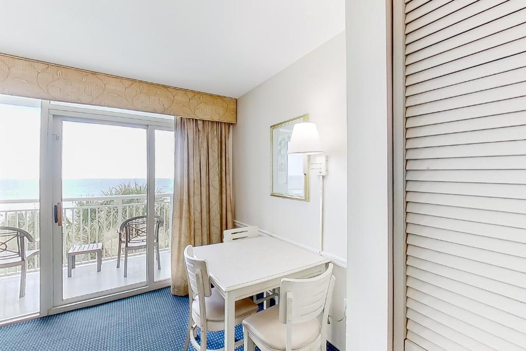 Camelot by the Sea - Housity