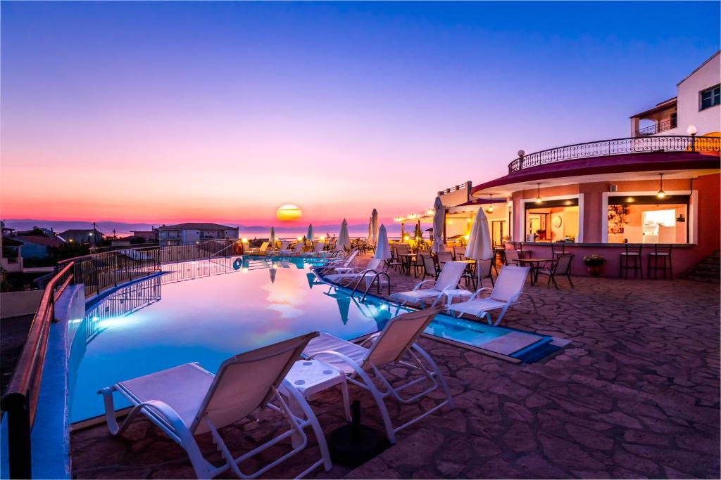 Bazén v ubytování CORFU PELAGOS HOTEL nebo v jeho okolí