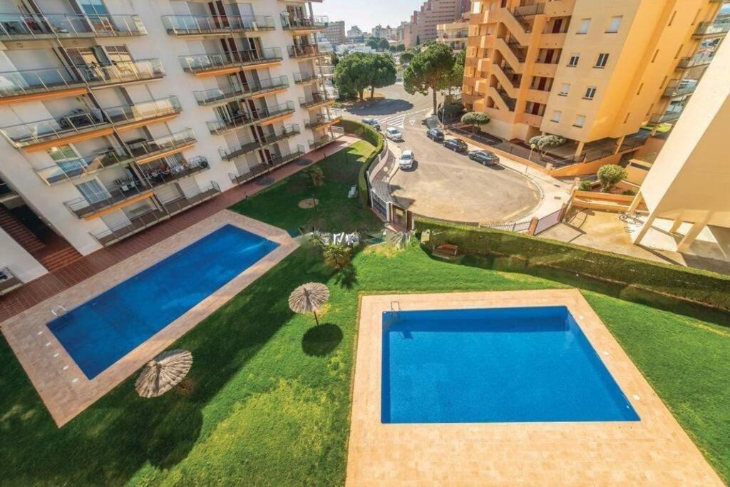 Fotografia z galérie ubytovania Apartamento en Roses con parking y piscina (5-7) v destinácii Roses