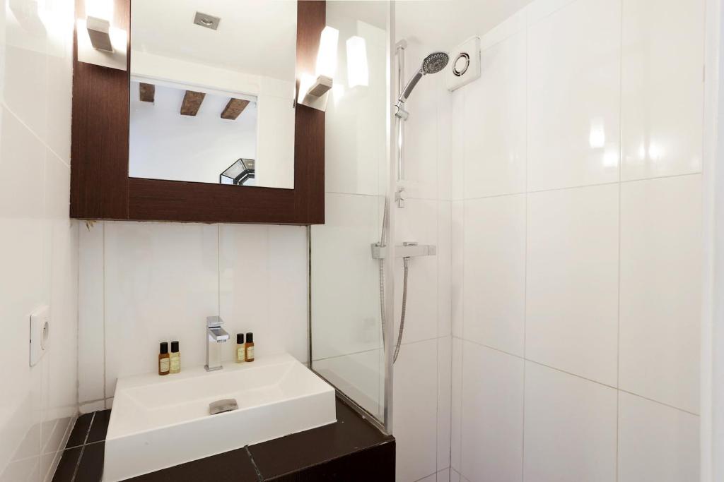 Louvre Duplex - One-Bedroom Apartment