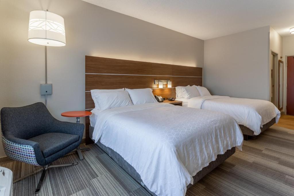 Holiday Inn Express Hotel & Suites Burlington by IHG - Quarto Standard Com 2 Camas Queen-size