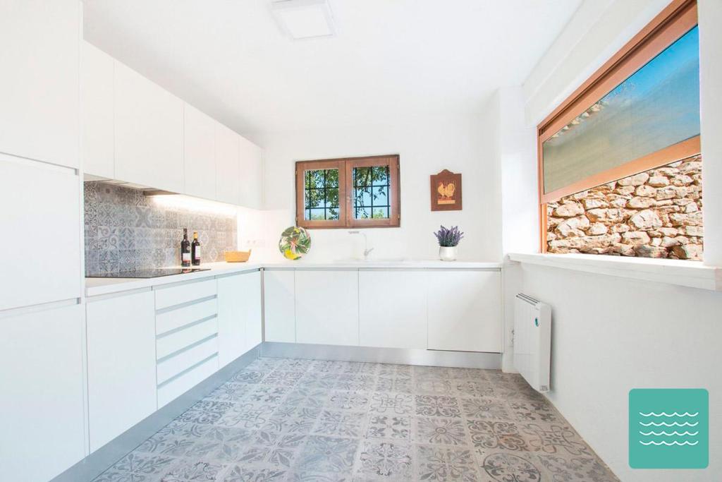 A kitchen or kitchenette at VILLA TOSCANA