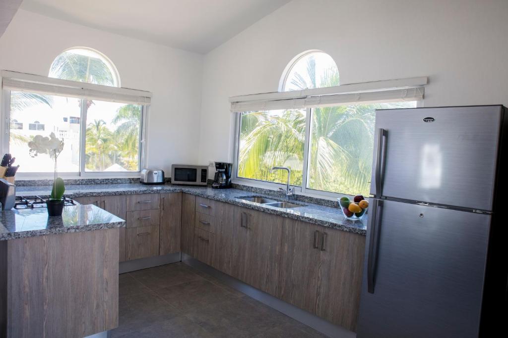 Kuchyň nebo kuchyňský kout v ubytování Ocean Palms Residences