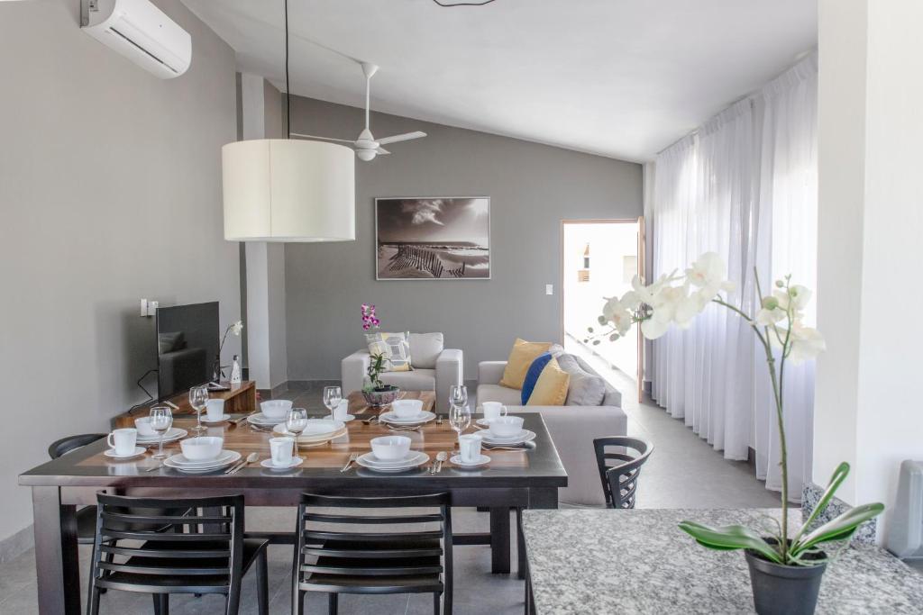 TV a/nebo společenská místnost v ubytování Ocean Palms Residences