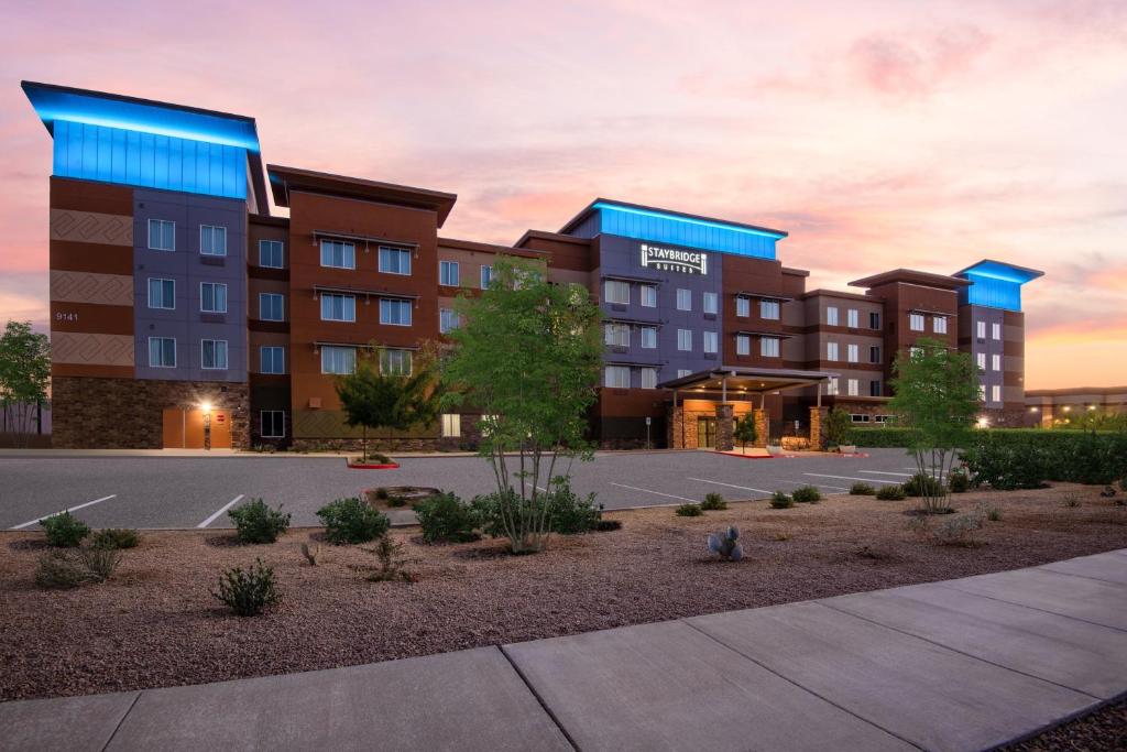 eine Darstellung eines Hotels in der Unterkunft Staybridge Suites - Scottsdale - Talking Stick, an IHG Hotel in Scottsdale